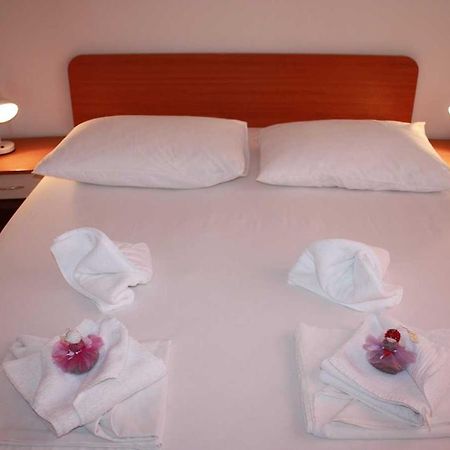 Villa Dvor Apartments Omiš Eksteriør billede