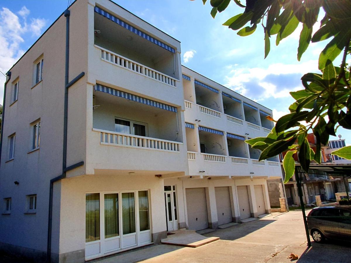 Villa Dvor Apartments Omiš Eksteriør billede