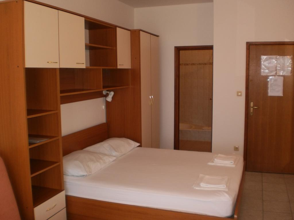 Villa Dvor Apartments Omiš Eksteriør billede