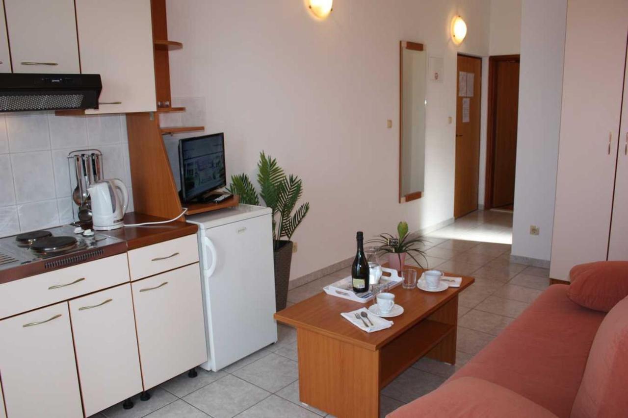 Villa Dvor Apartments Omiš Eksteriør billede