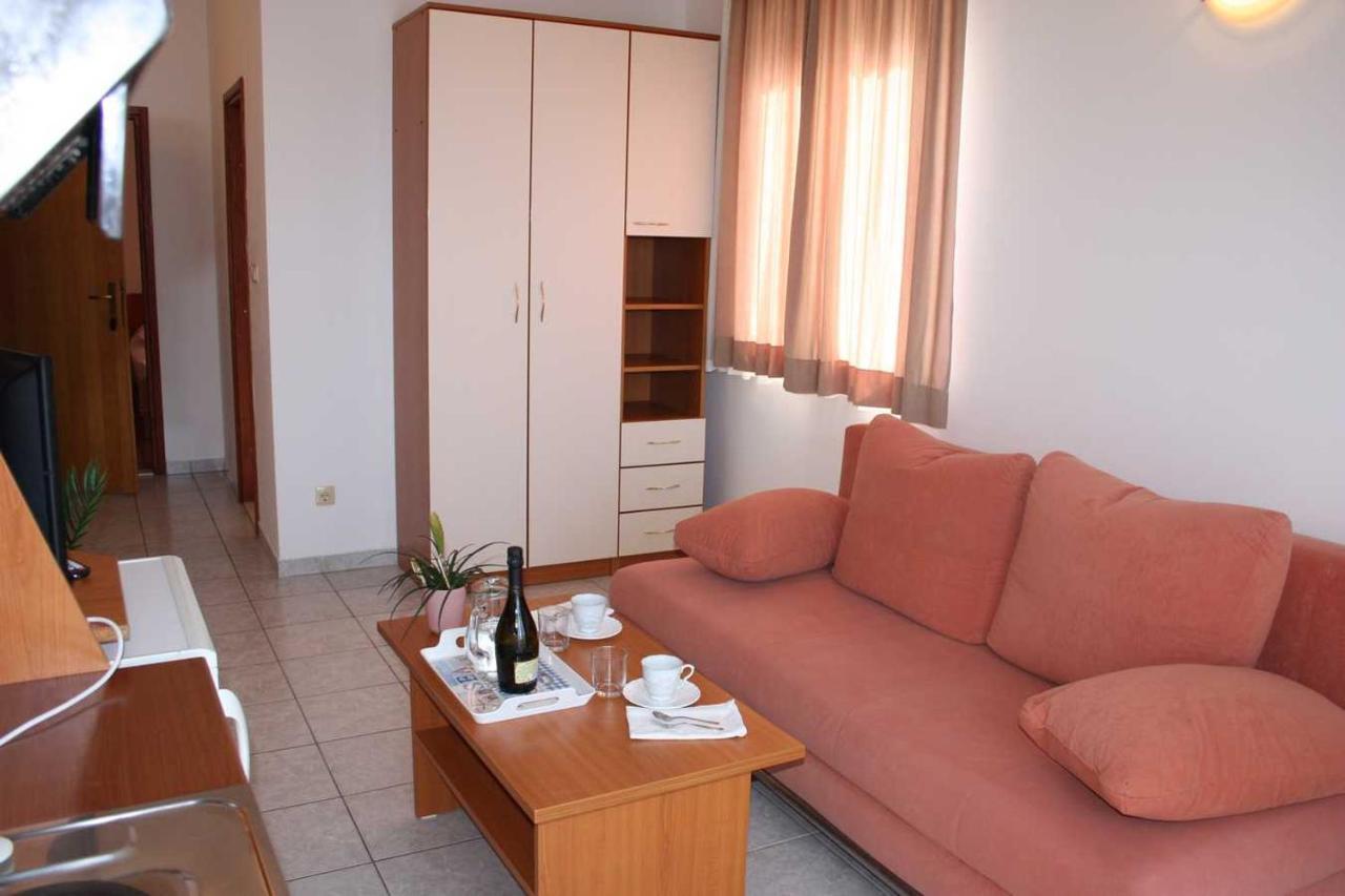 Villa Dvor Apartments Omiš Eksteriør billede