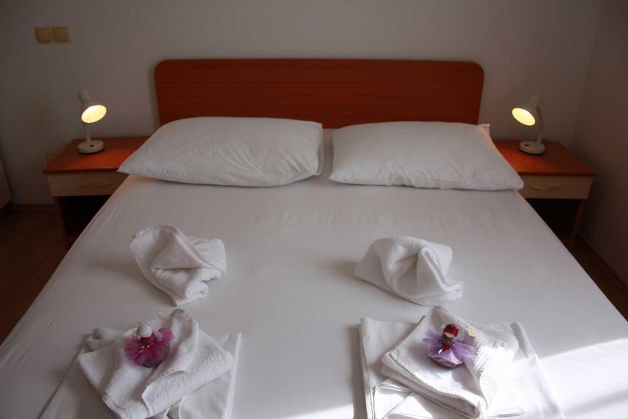 Villa Dvor Apartments Omiš Eksteriør billede