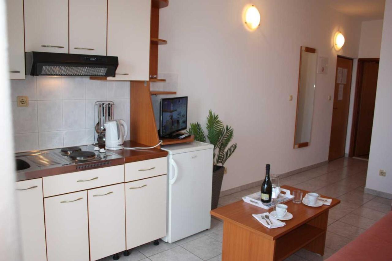 Villa Dvor Apartments Omiš Eksteriør billede