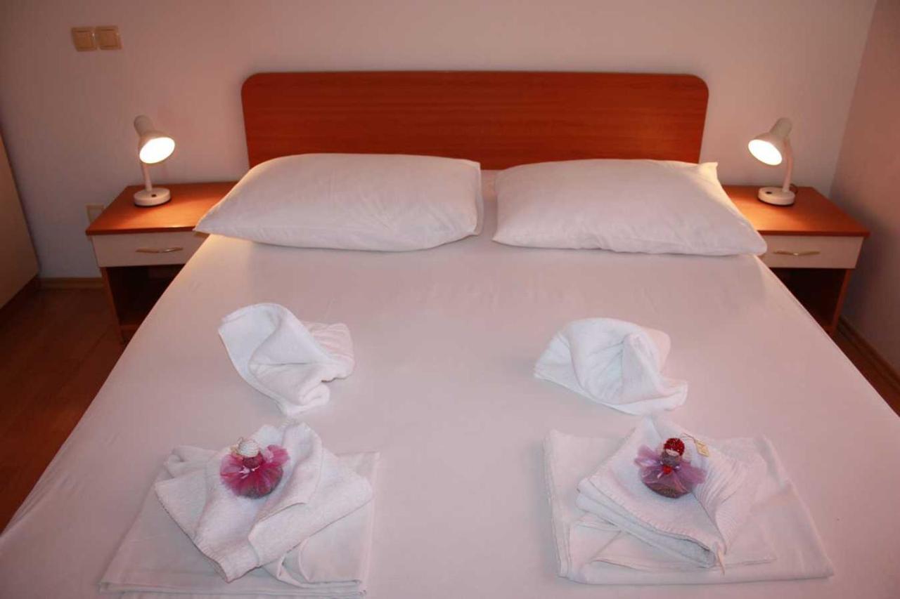 Villa Dvor Apartments Omiš Eksteriør billede