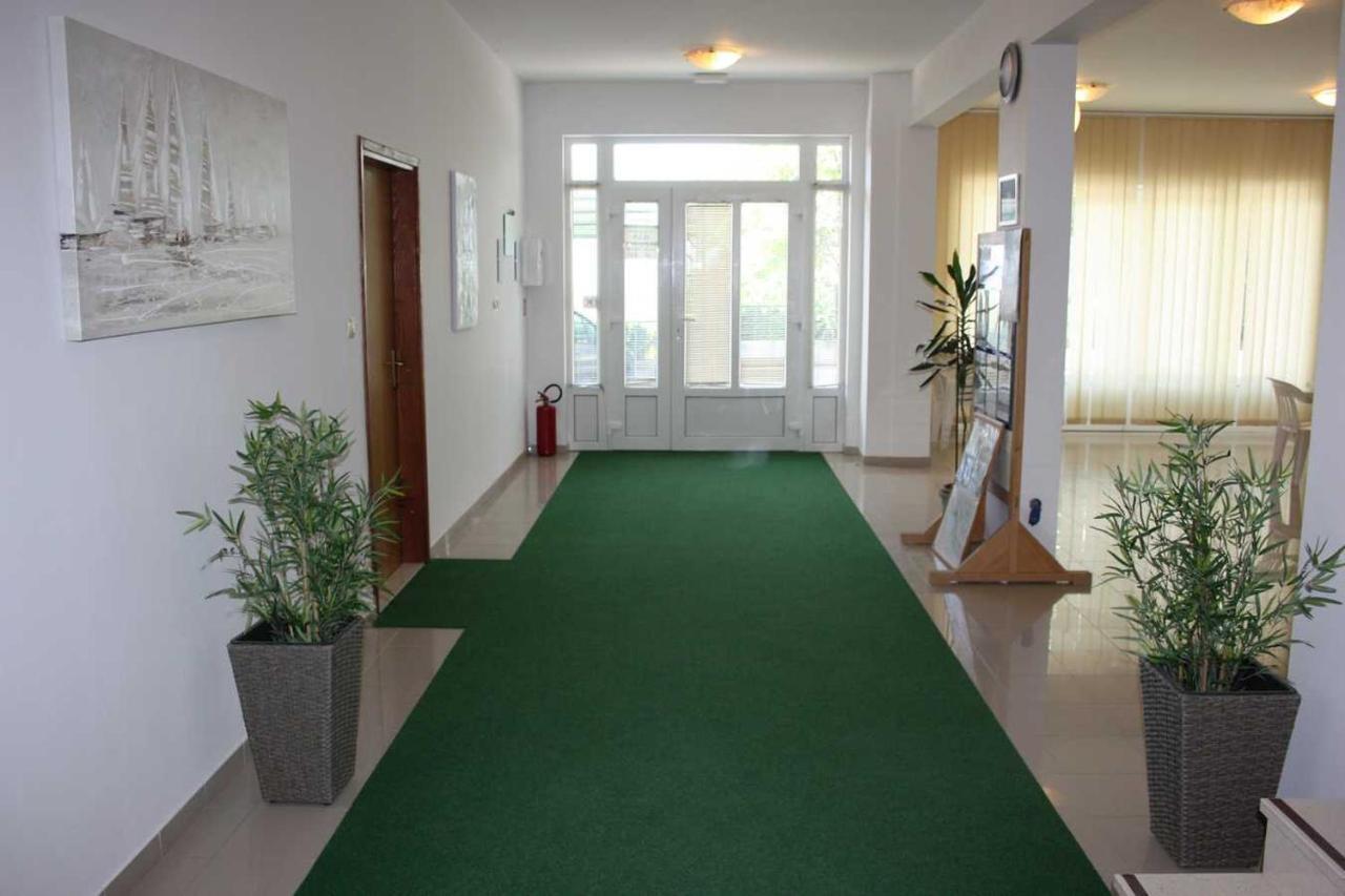 Villa Dvor Apartments Omiš Eksteriør billede