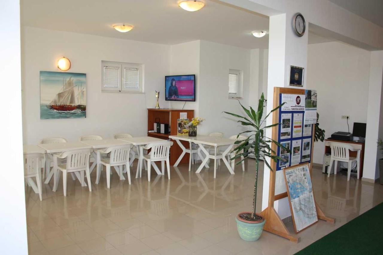 Villa Dvor Apartments Omiš Eksteriør billede