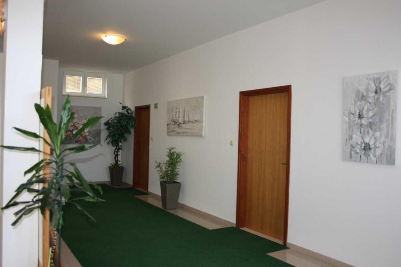 Villa Dvor Apartments Omiš Eksteriør billede