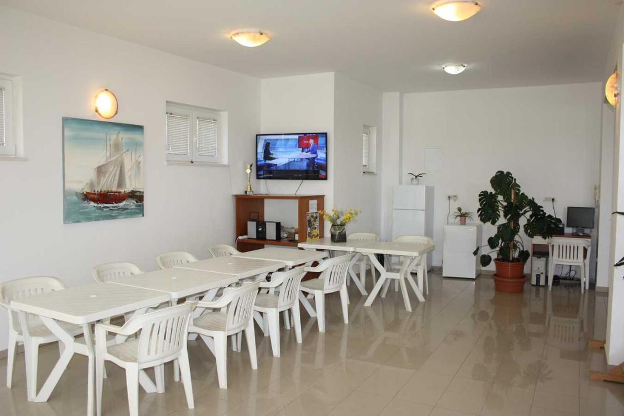 Villa Dvor Apartments Omiš Eksteriør billede