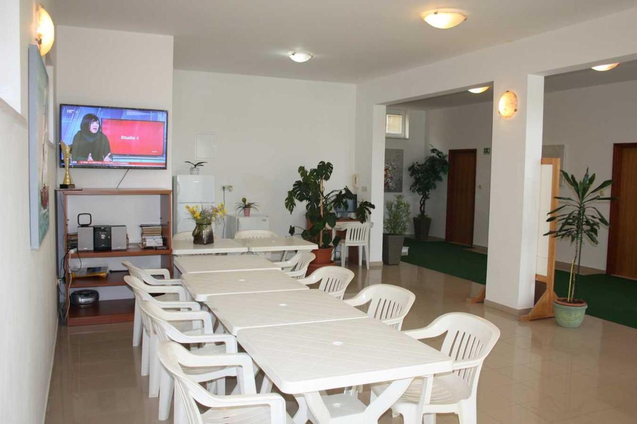 Villa Dvor Apartments Omiš Eksteriør billede
