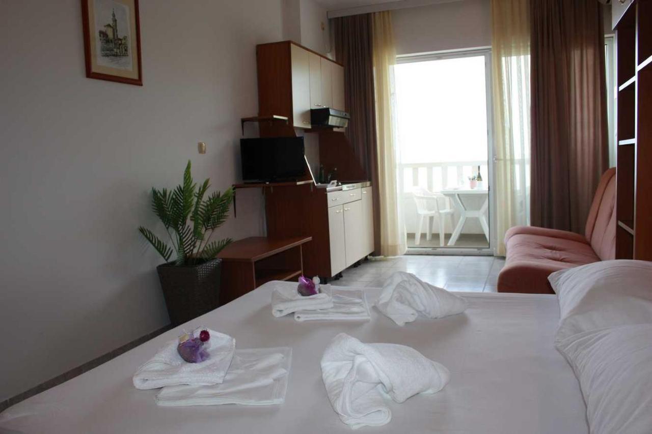 Villa Dvor Apartments Omiš Eksteriør billede