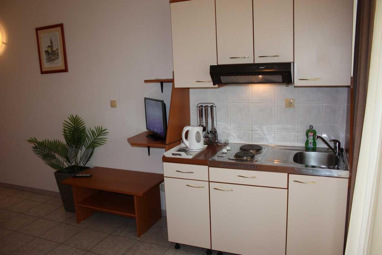 Villa Dvor Apartments Omiš Eksteriør billede
