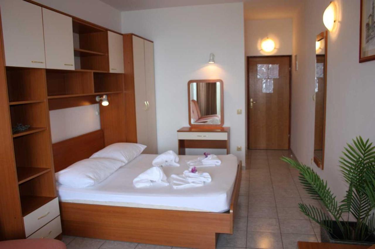 Villa Dvor Apartments Omiš Eksteriør billede
